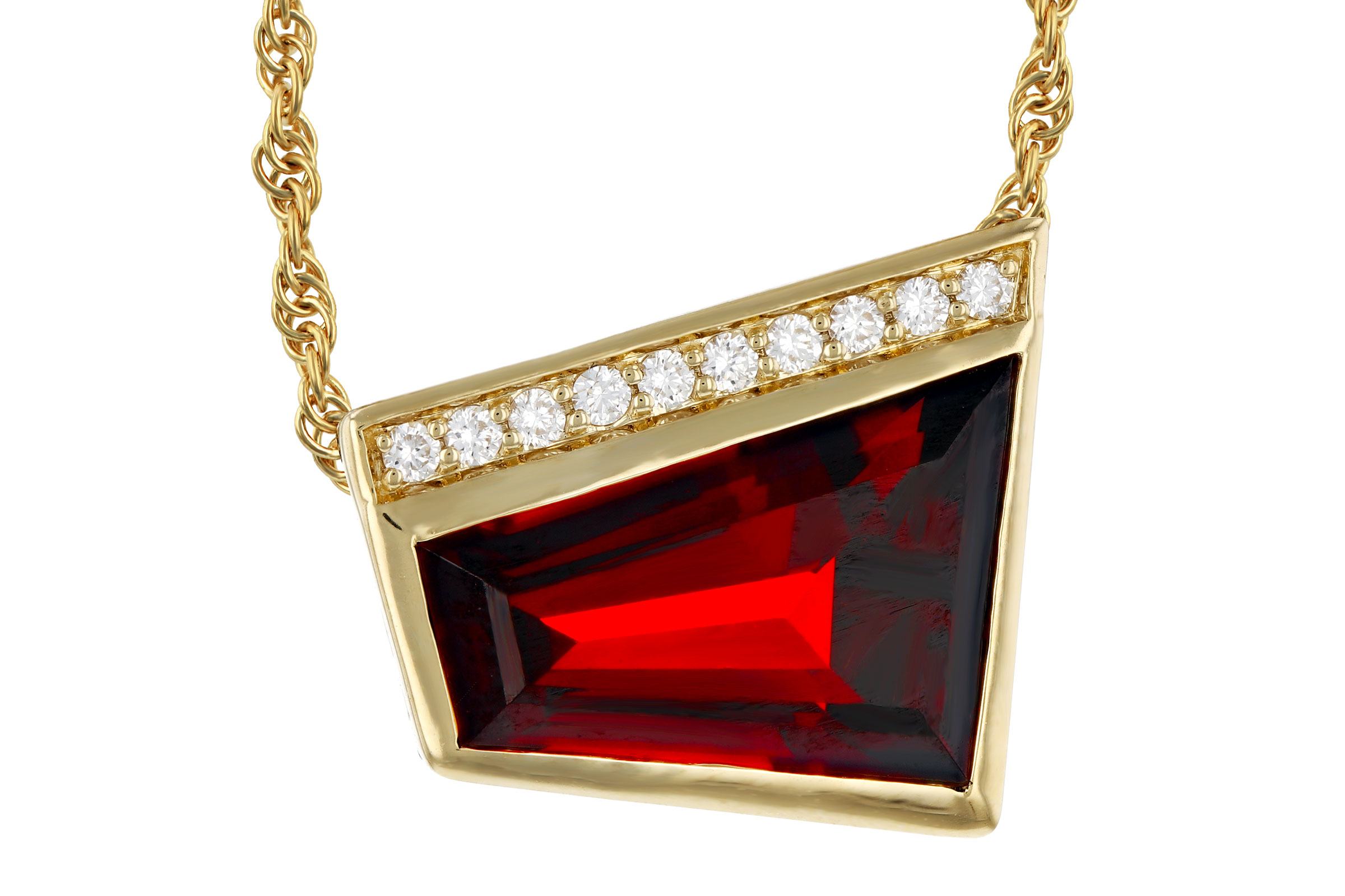C321-02062: NECKLACE 3.92 GARNET 4.00 TGW