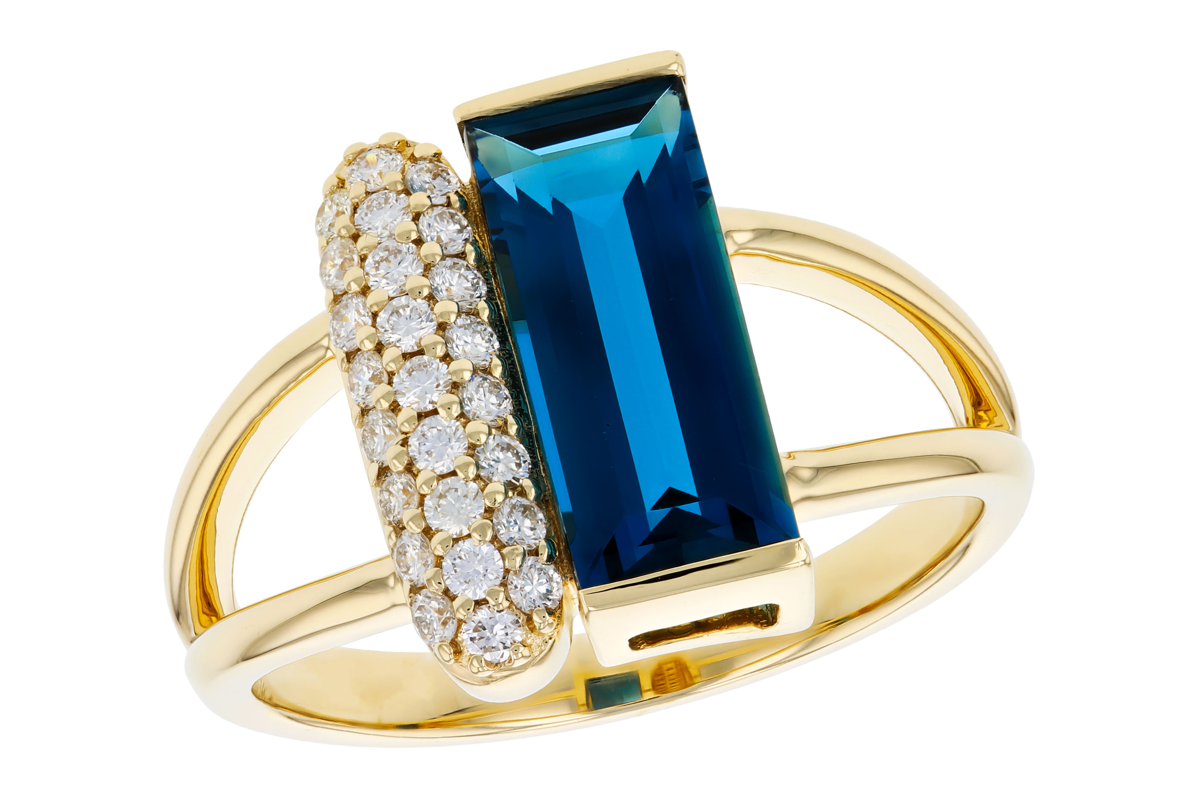 M321-02025: LDS RG 2.67 LONDON BLUE TOPAZ 2.92 TGW (12x5MM BT)