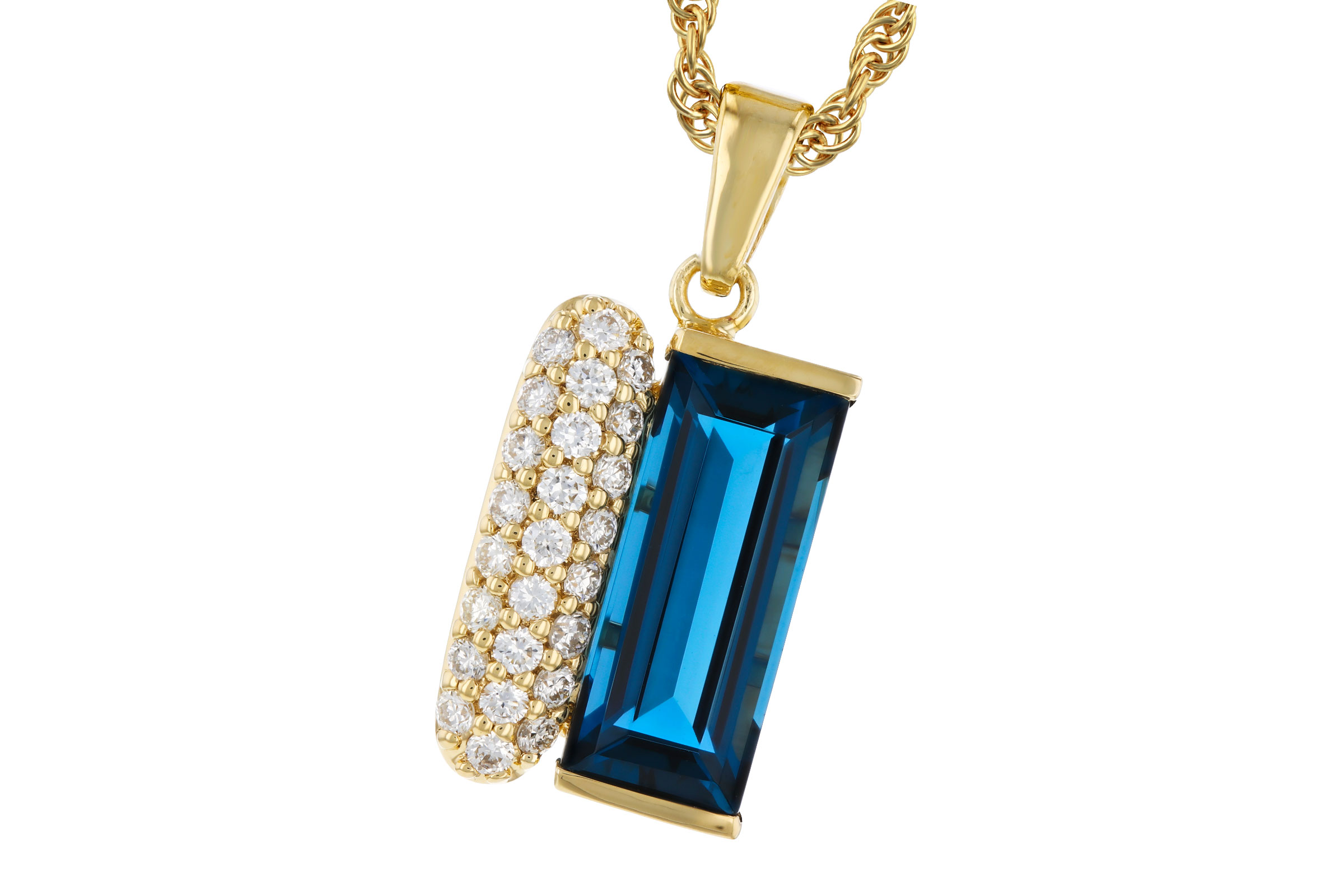 M321-02034: NECK 2.67 LONDON BLUE TOPAZ 2.92 TGW (12x5MM BT)
